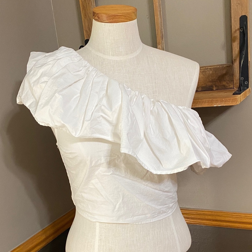 Day + moon white One-Shoulder Ruffle crop Top size medium